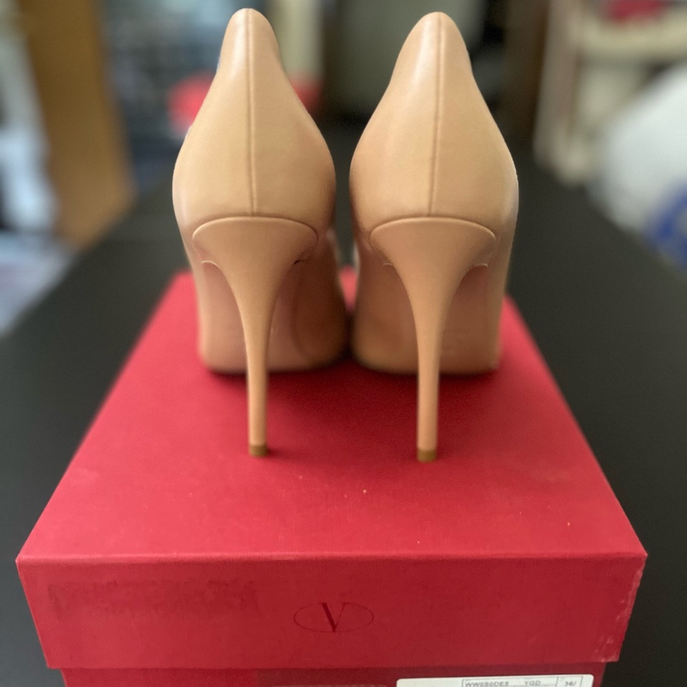 Valentino Garavani Alcove Heel - Picture 2 of 10